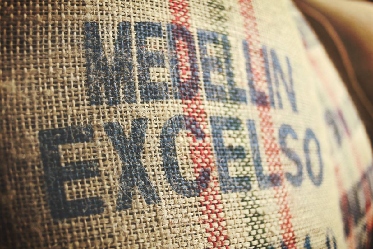 COLOMBIAN COFFEE SHIPMENTS DELAYED UP TO 5 WEEKS